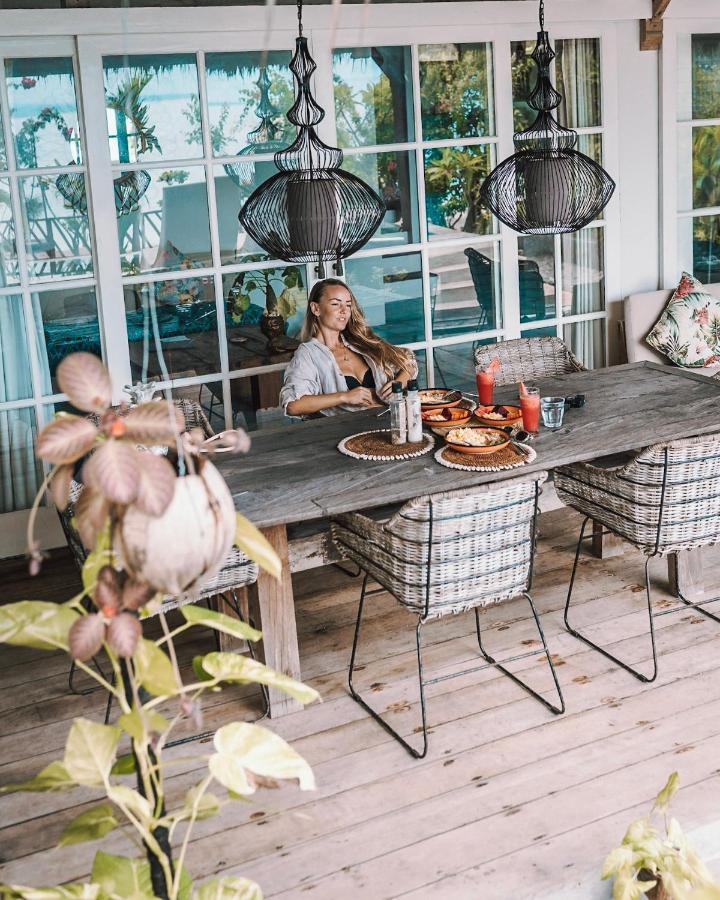 Serenity Luxurious Beachfront Villa & Spa With Private Infinity Pool, 8 Guests Gili Air Kültér fotó