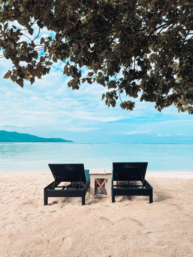 Serenity Luxurious Beachfront Villa & Spa With Private Infinity Pool, 8 Guests Gili Air Kültér fotó