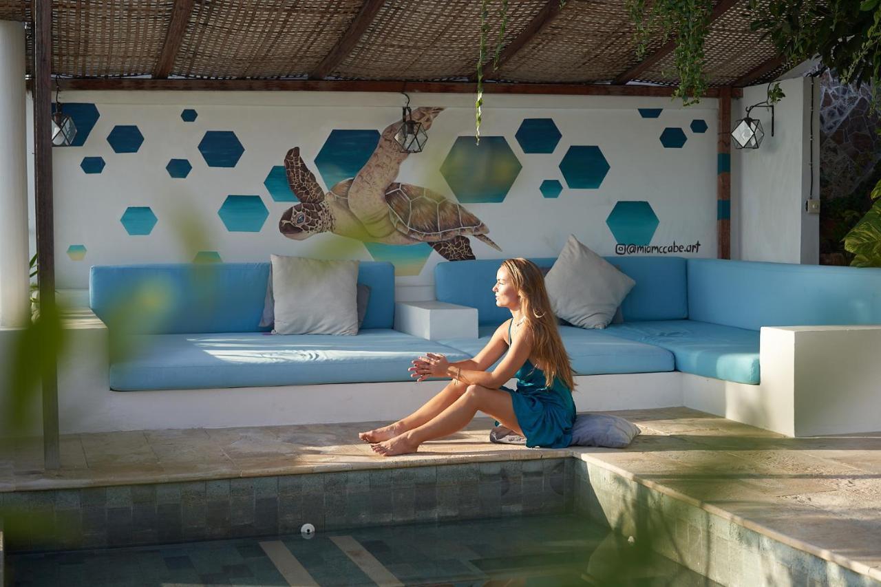 Serenity Luxurious Beachfront Villa & Spa With Private Infinity Pool, 8 Guests Gili Air Kültér fotó
