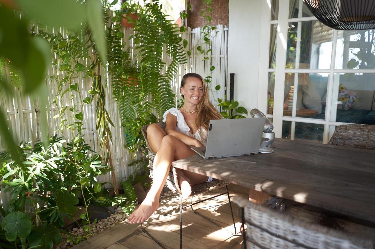 Serenity Luxurious Beachfront Villa & Spa With Private Infinity Pool, 8 Guests Gili Air Kültér fotó