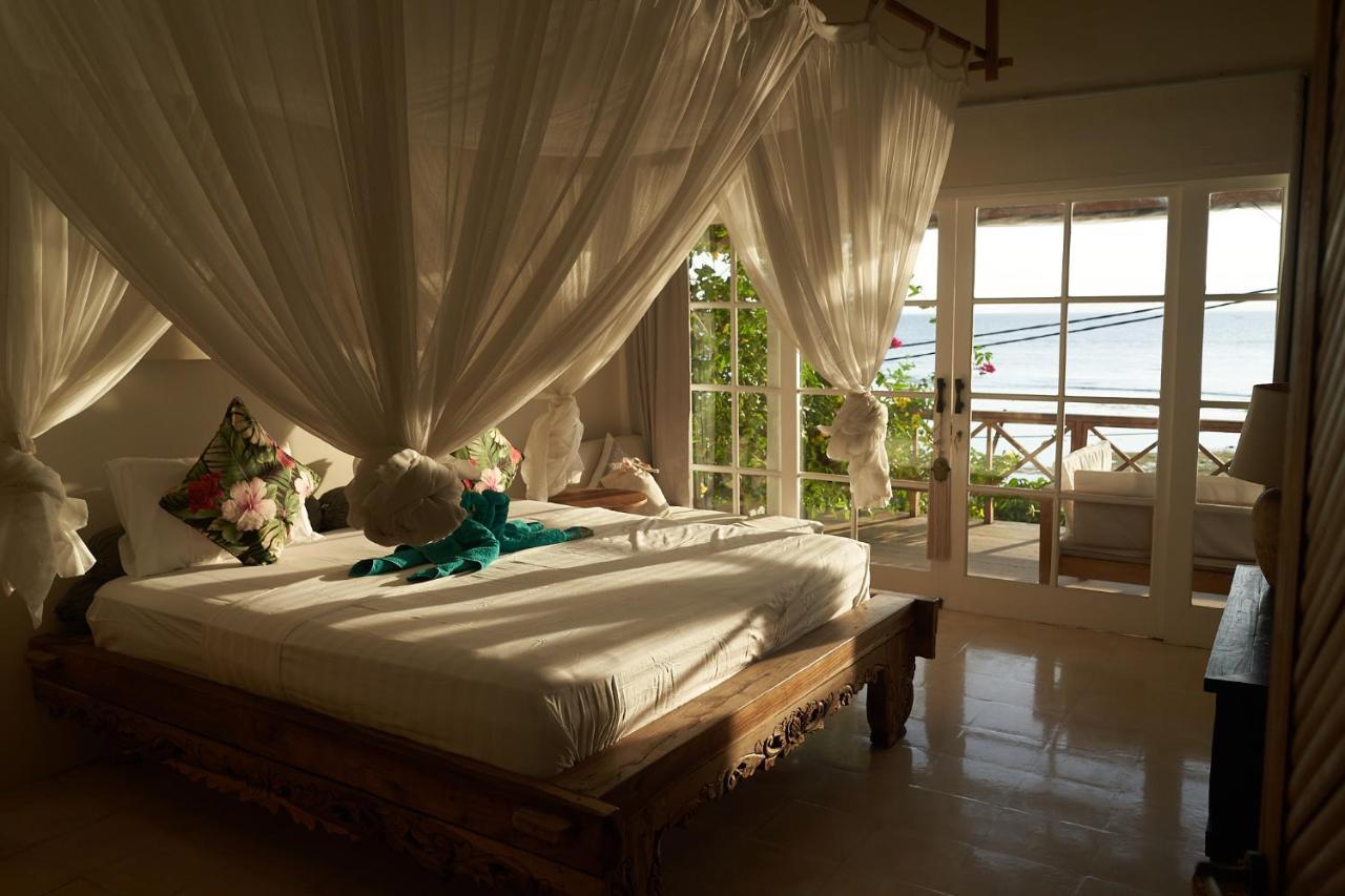 Serenity Luxurious Beachfront Villa & Spa With Private Infinity Pool, 8 Guests Gili Air Kültér fotó
