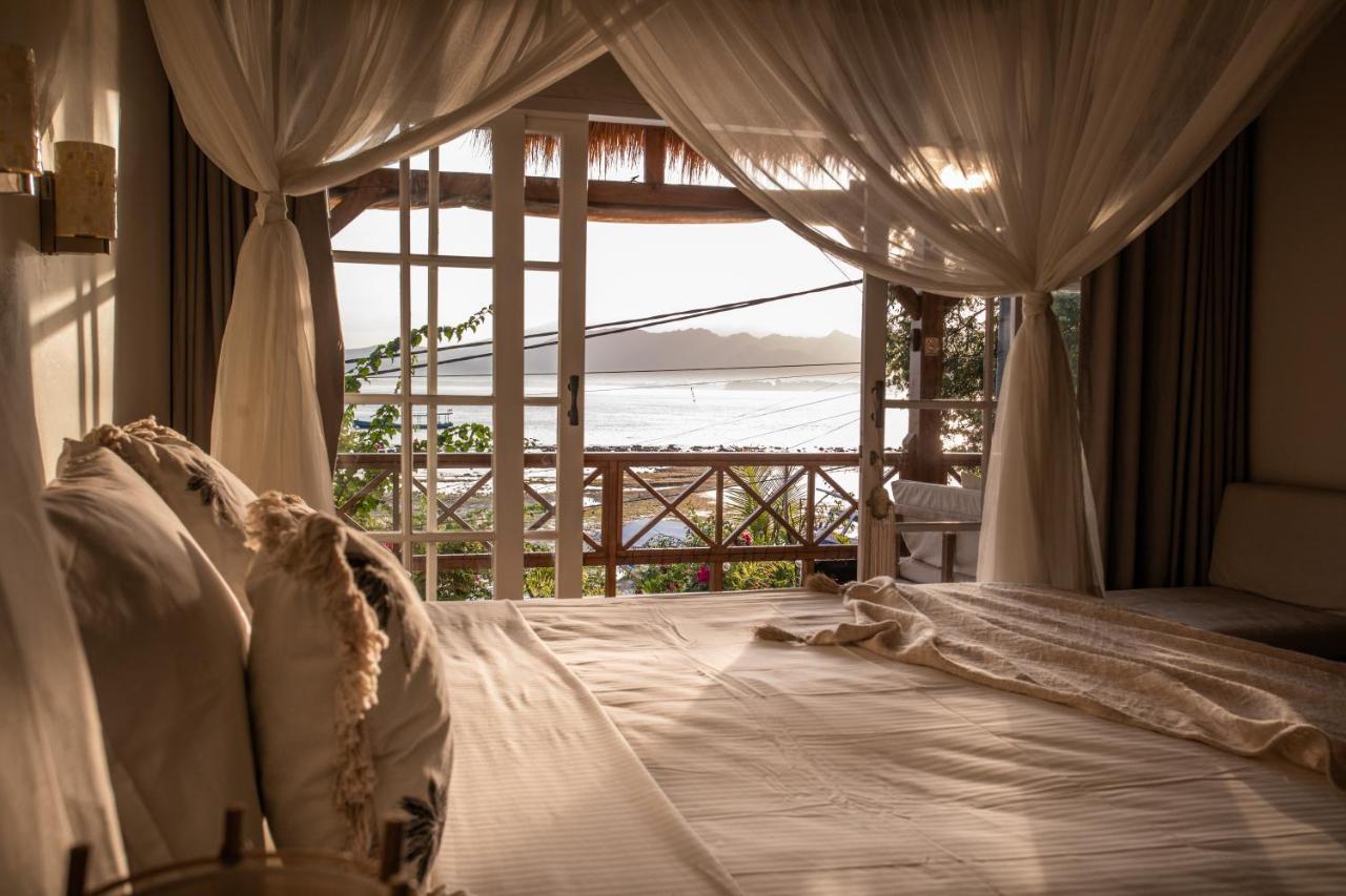 Serenity Luxurious Beachfront Villa & Spa With Private Infinity Pool, 8 Guests Gili Air Kültér fotó