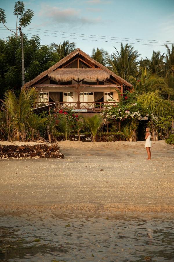 Serenity Luxurious Beachfront Villa & Spa With Private Infinity Pool, 8 Guests Gili Air Kültér fotó