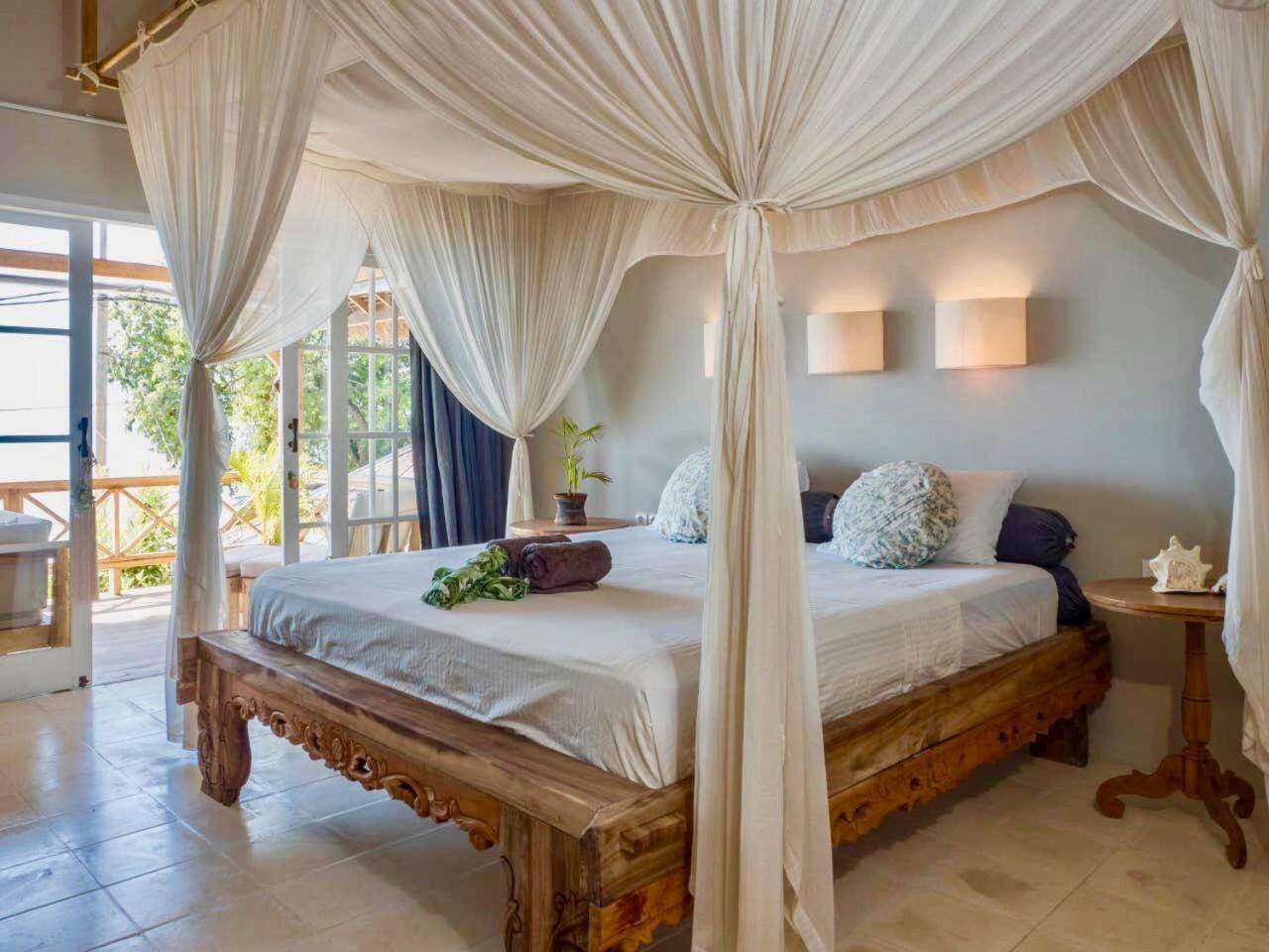 Serenity Luxurious Beachfront Villa & Spa With Private Infinity Pool, 8 Guests Gili Air Kültér fotó