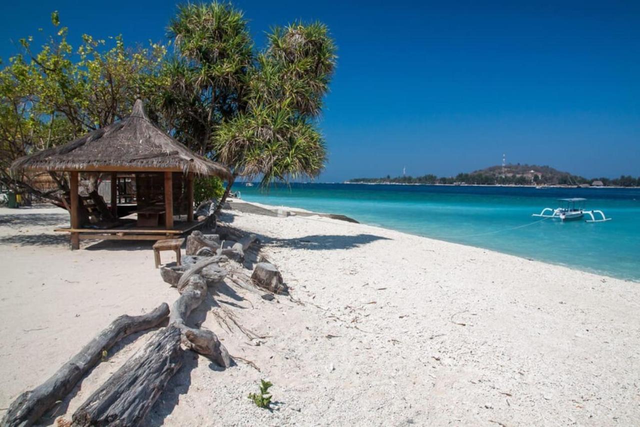 Serenity Luxurious Beachfront Villa & Spa With Private Infinity Pool, 8 Guests Gili Air Kültér fotó